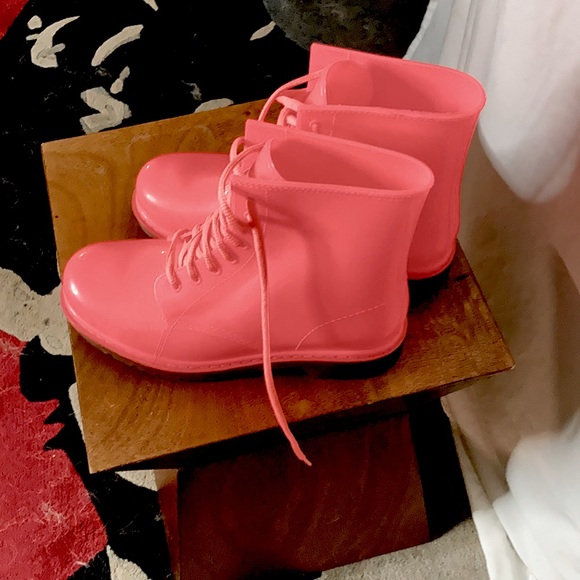 Neon Dr. Martin lookalikes - Picture 4 of 5